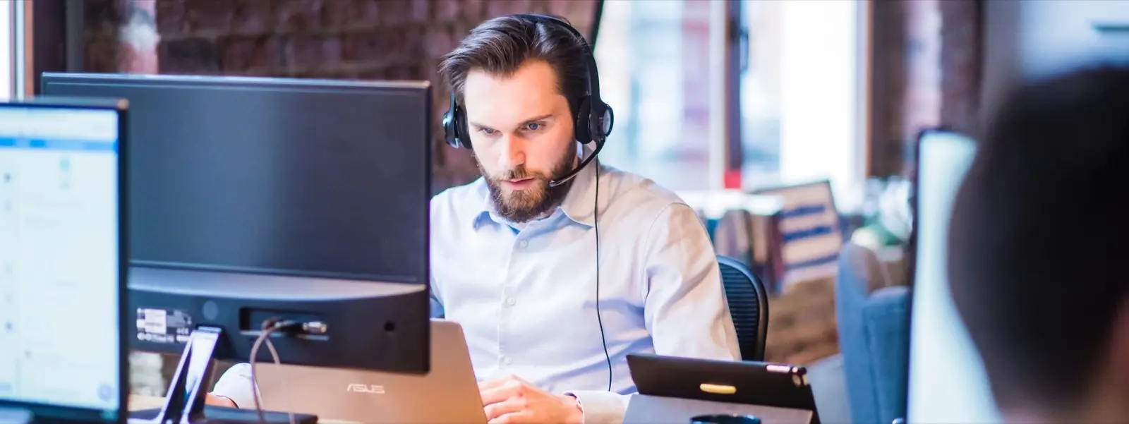 FivePlus dispatcher working with a partner carrier